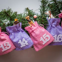 Calendario dell'Avvento sacchetti di iuta 12 x 15 rosa e viola + numeri bianchi Sacchetti di juta
