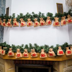 Calendario dell'Avvento sacchetti di iuta 12 x 15 cm: marroni chiari + numeri rossi Feste e occasioni speciali