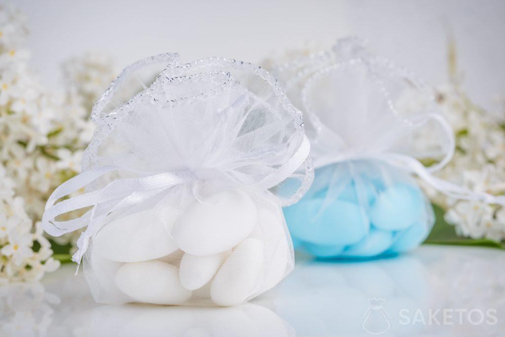 Sacchetti bianchi di organzina con confetti