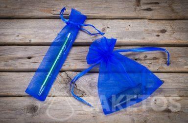 Sacchetti di organza blu come confezioni per gadget promozionali