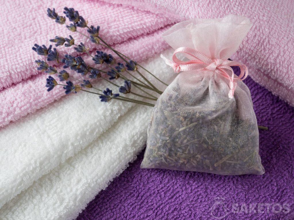  Un sacchetto profumato con lavanda conferisce agli asciugamani un piacevole profumo e assicura protezione dalle tarme