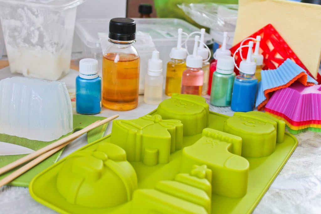 Come fare il sapone alla glicerina? Ricetta per un regalo versatile -  Saketos Blog - Sachetti Organza
