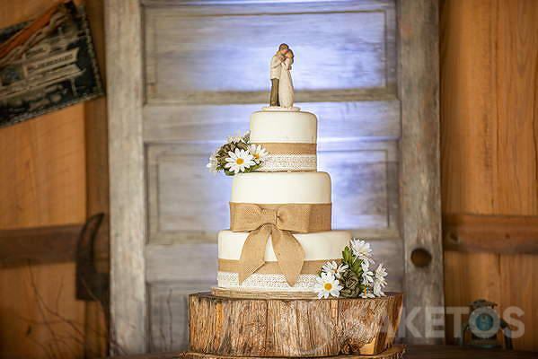 La torta perfetta per un matrimonio rustico