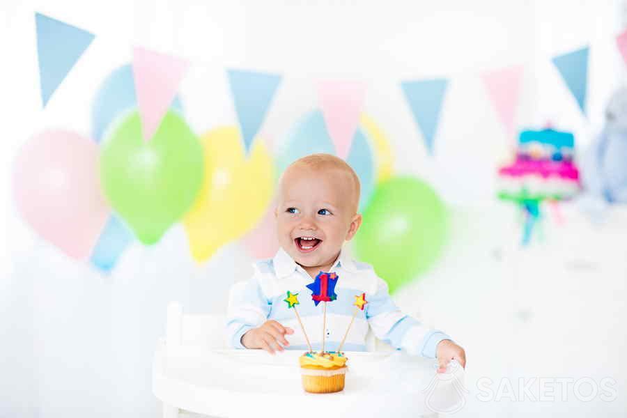 Decorazioni colorate per un bambino di un anno