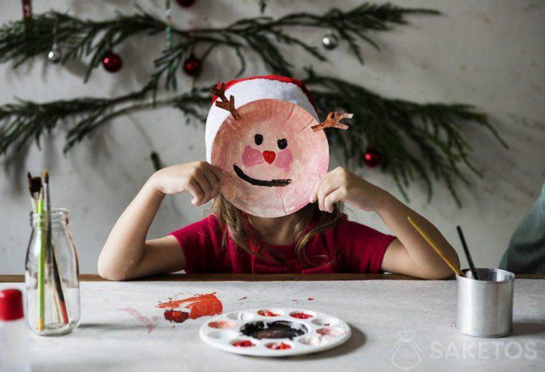 Decorare la casa per Natale è un'occasione per divertirsi insieme al tuo bambino!