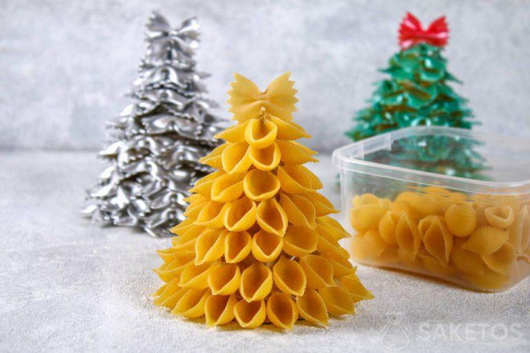 Albero di Natale fatto con pasta: un'ottima idea di gioco creativo fai-da-te per bambini