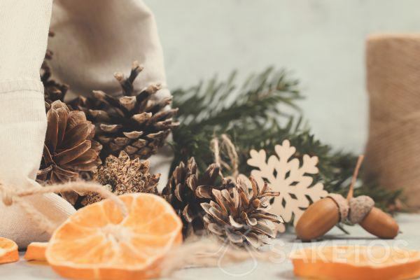 Regali della natura come decorazioni natalizie