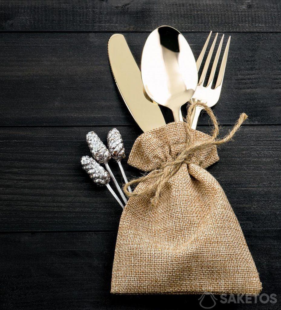 Sacchetto di iuta per coltello, forchetta e cucchiaio - decorazione della tavola