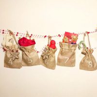 Calendario dell’Avvento sacchetti di iuta 10 x 13 - naturali chiari + numeri bianchi Sacchetti piccoli