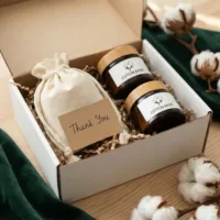 Set regalo con cosmetici e sacchetti di cotone in scatola.