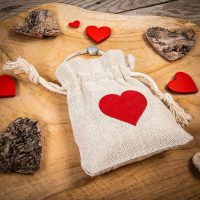 Sacchetti tipo lino 9 x 12 cm - naturale - cuore Festa della Donna
