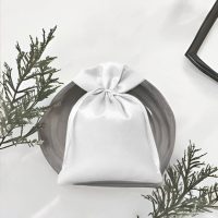 Sacchetti in raso 6 x 8 cm - bianco Decorazione della tavola