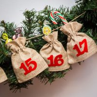 Calendario dell'Avvento sacchetti di iuta 11 x 14 cm - naturali + numeri rossi Tutti i prodotti