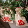 Calendario dell'Avvento sacchetti di iuta 12 x 15 cm - naturali chiari + numeri rossi Settori / Confezioni per...