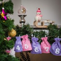 Calendario dell'Avvento sacchetti di iuta 12 x 15 rosa e viola + numeri bianchi Sacchetti occasionali