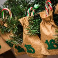 Calendario dell'Avvento sacchetti di iuta 13 x 18 cm - marroni chiari + numeri verdi Tutti i prodotti