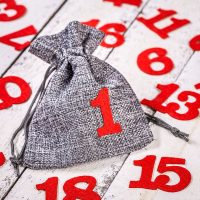 Calendario dell’Avvento sacchetti di iuta 12 x 15 cm - grigi + numeri rossi Tutti i prodotti