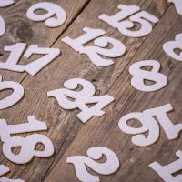 Calendario dell’Avvento sacchetti di iuta 13 x 18 cm: scuro naturale + numeri bianchi Calendari dell'Avvento