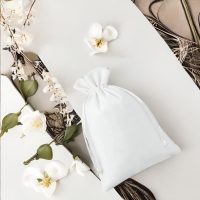 Sacchetti di velluto 18 x 24 cm - bianco Festa della Donna