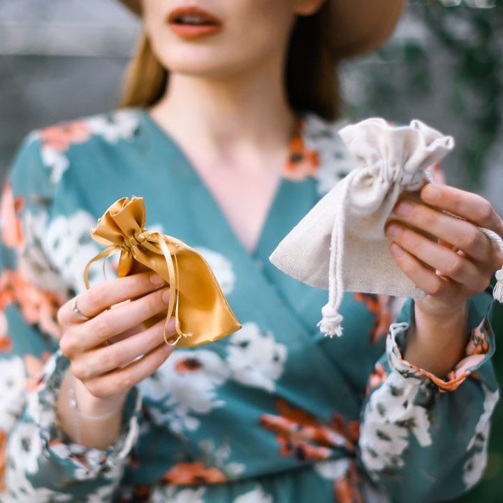 Sacchetti in raso 10 x 13 cm - oro Sacchetto di Natale