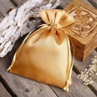 Sacchetti in raso 10 x 13 cm - oro Sacchetti piccoli