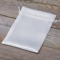 Sacchetti in raso 13 x 18 cm - bianco Sacchetti bianchi