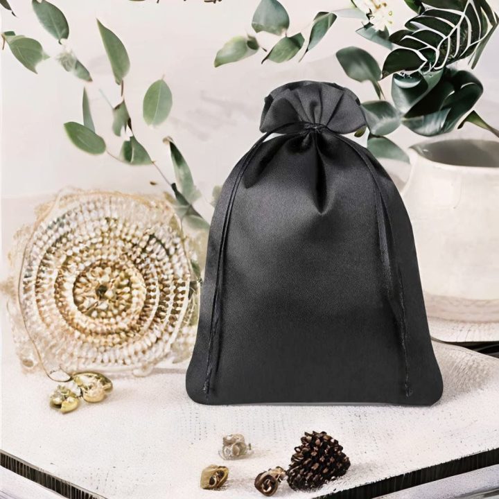 Sacchetti in raso 26 x 35 cm - nero Sacchi con chiusura rapida e semplice