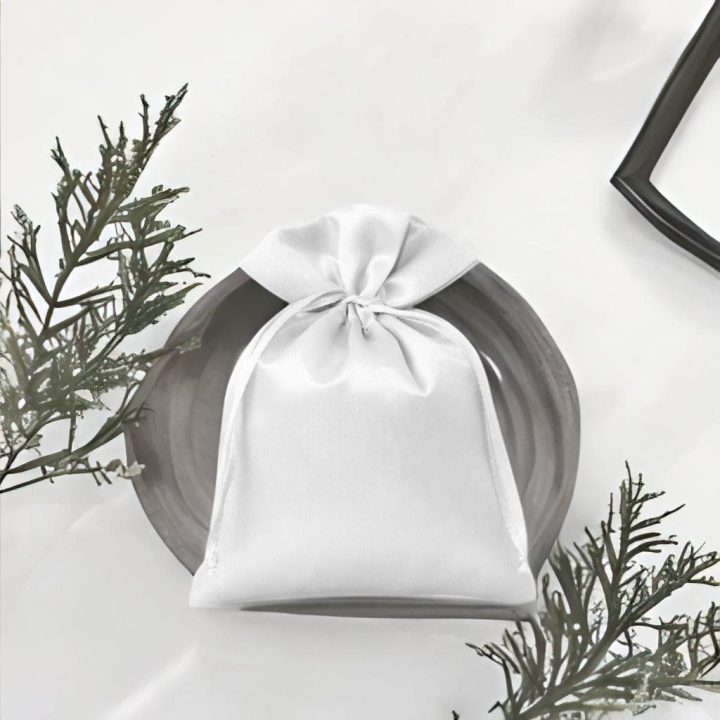 Sacchetti in raso 8 x 10 cm - bianco Festa della Donna