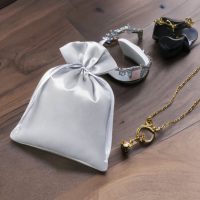 Sacchetti in raso 8 x 10 cm - argento Sacchetti in raso