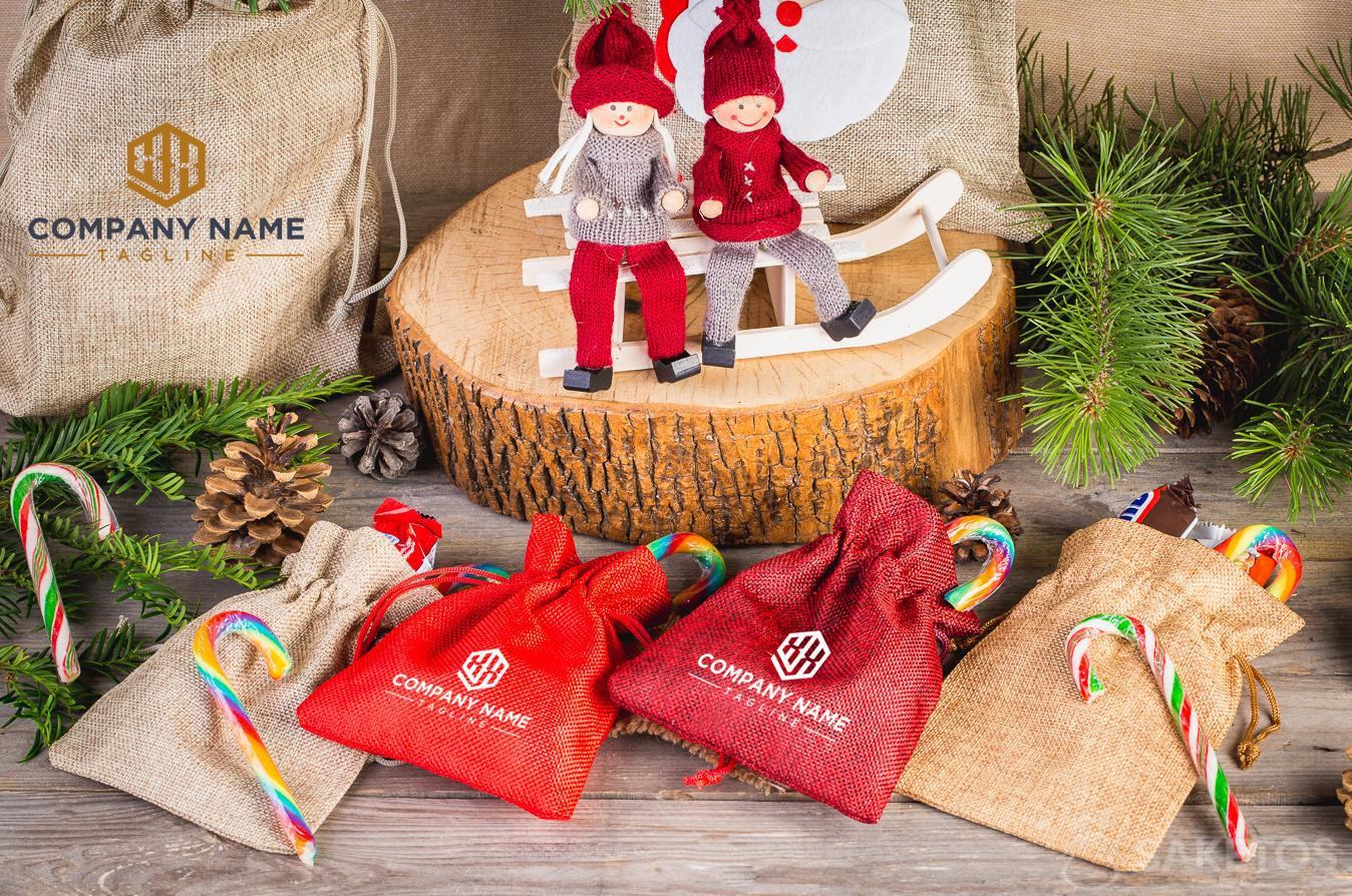 Idee per le feste: utilizzo dei sacchetti in tessuto come confezioni regalo