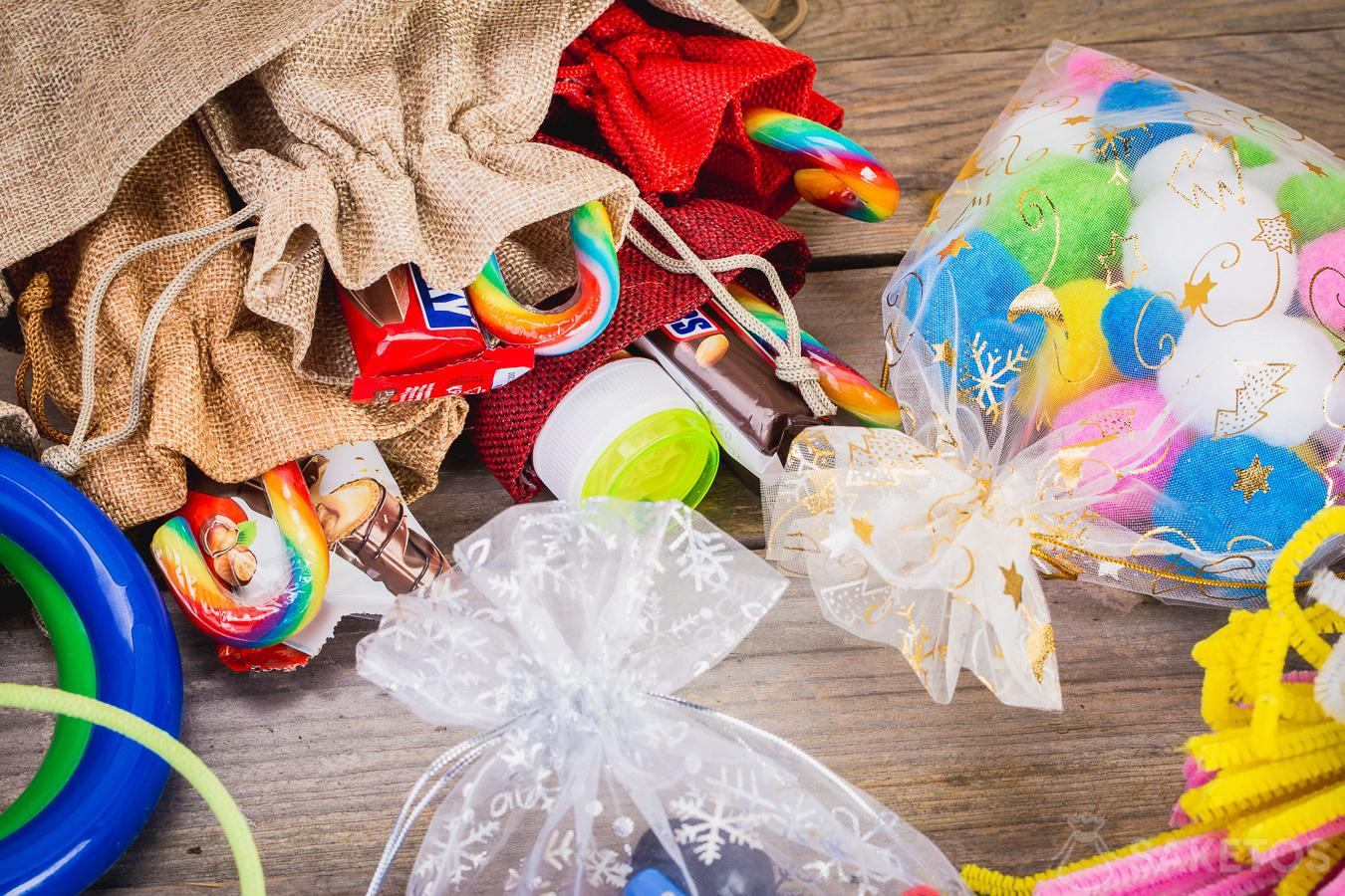 Imballaggio per regali di Natale per bambini.