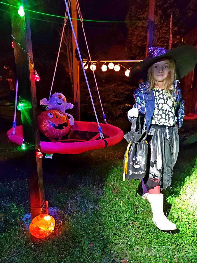 Caccia alle caramelle di Halloween / Caccia alle uova di Halloween - divertimento per i bambini