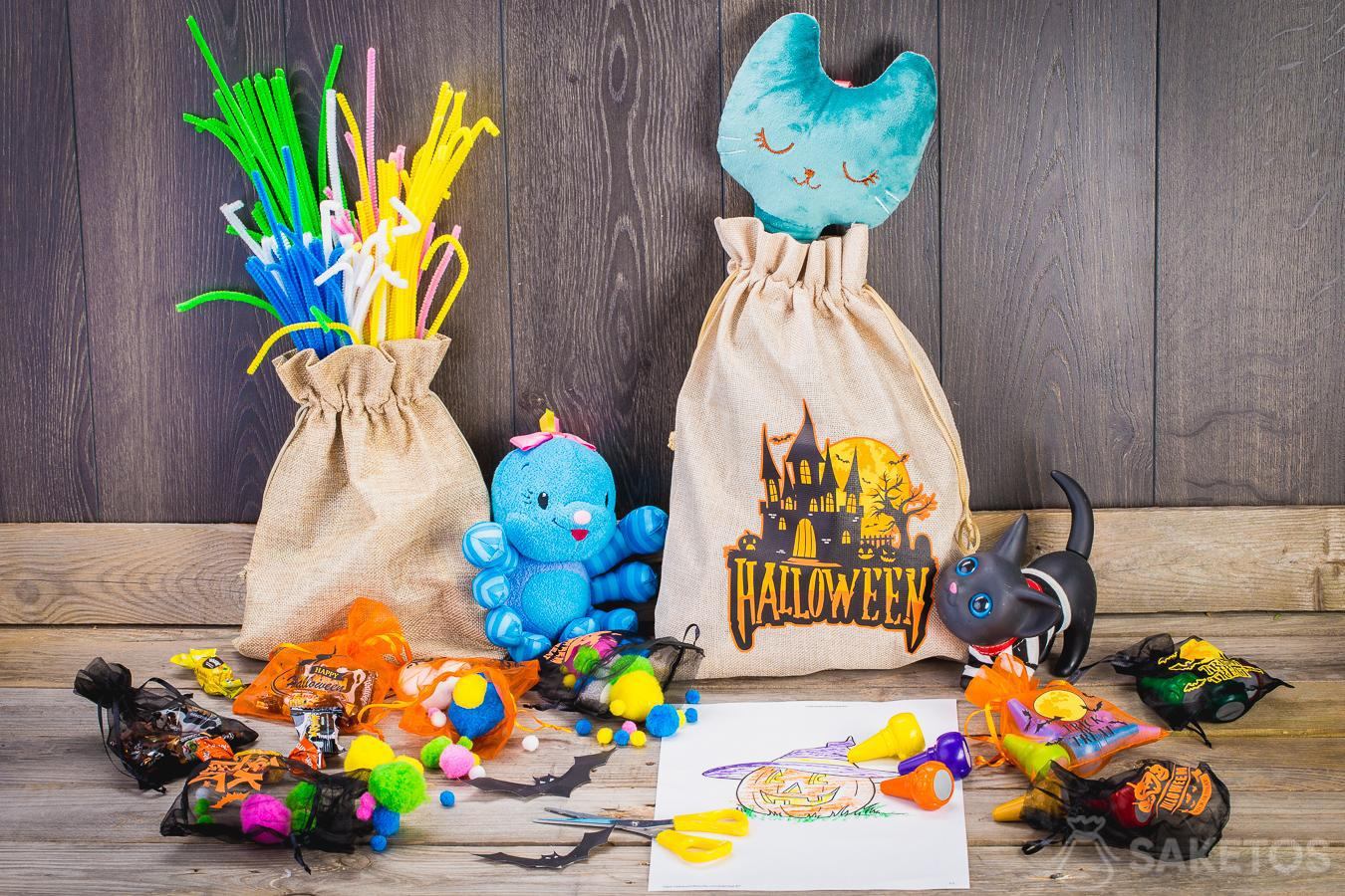 Grazie ai sacchetti puoi decorare in modo semplice la camera dei bambini per Halloween.