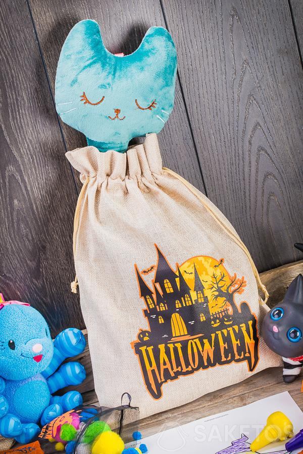 I sacchetti decorativi di Halloween possono servire a decorare la camera dei bambini in maniera originale.