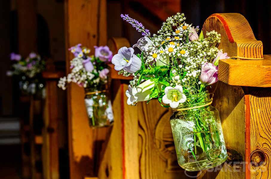 Decorazioni di matrimonio rustiche per la chiesa