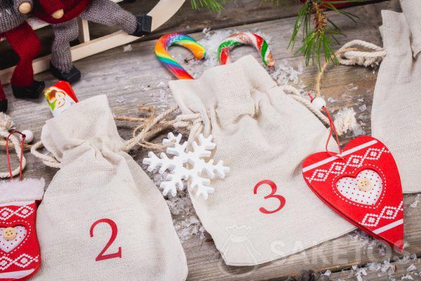 Calendario dell'Avvento realizzato con sacchetti di lino