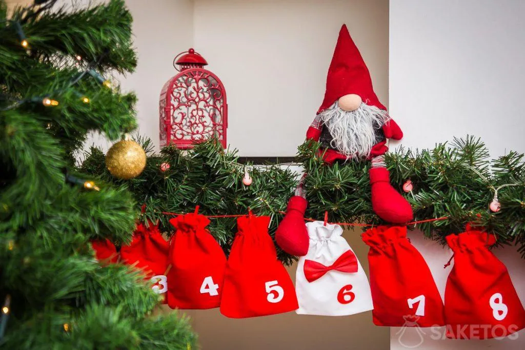 Calendario dell'Avvento realizzato con sacchetti di velluto - tendenze per autunno e inverno