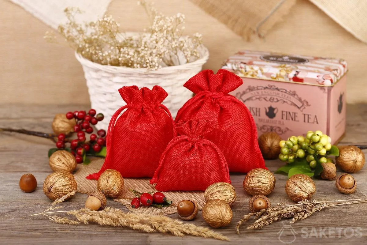 Sacchetti di iuta per conservare decorazioni