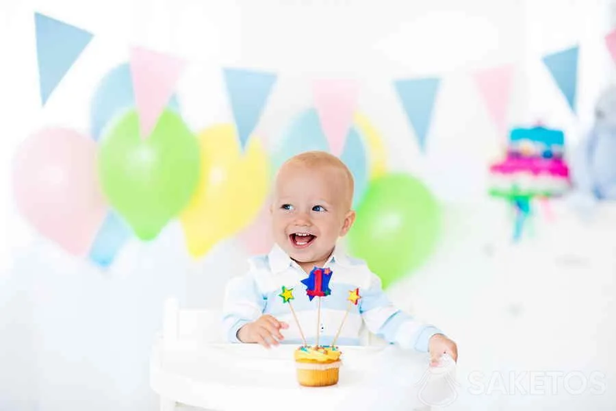 Decorazioni colorate per un bambino di un anno