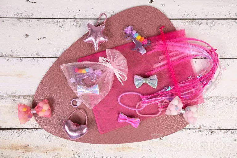 I sacchetti di organza per ornamenti per capelli
