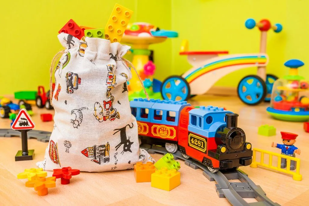 3.I sacchetti in tessuto sono perfetti per conservare giocattoli a impacchettare regali per i bambini