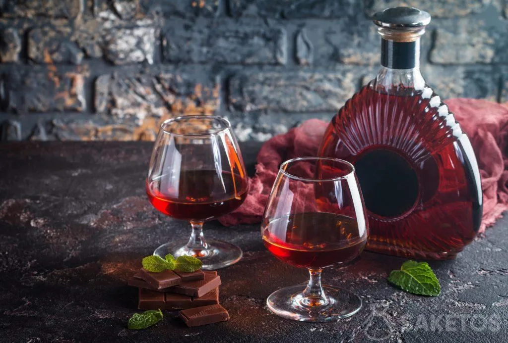 Un liquore è una fantastica idea regalo. Basta solo confezionarlo bene