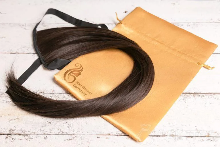 Una sacca con custodia per le estensioni dei capelli
