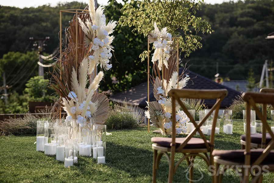 Decorazioni per un matrimonio all'aperto - un matrimonio rustico o boho all'aperto