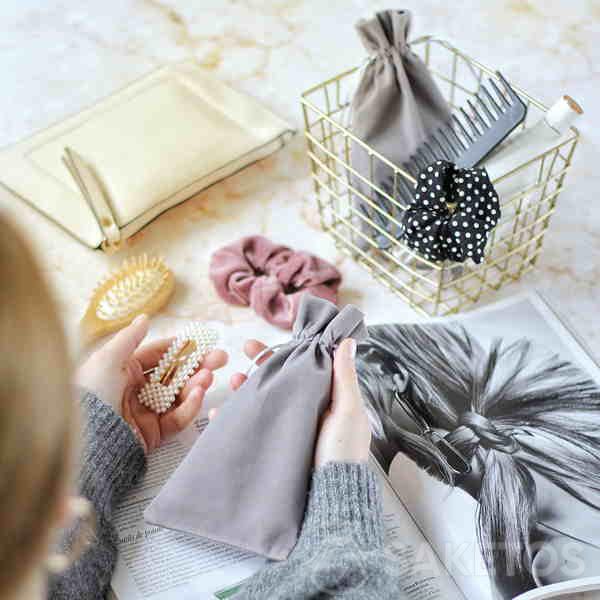 Come conservare elastici, fermagli, pettini o prodotti di vario tipo per ornare i capelli?