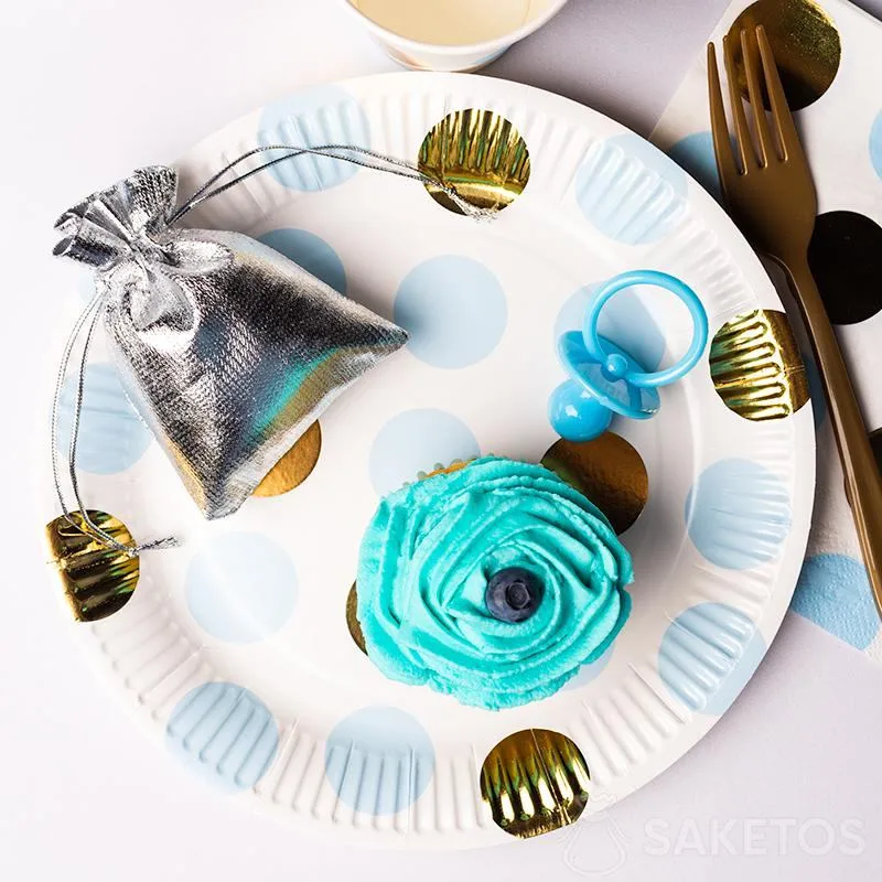 Sacchetti argentati per la decorazione della tavola
