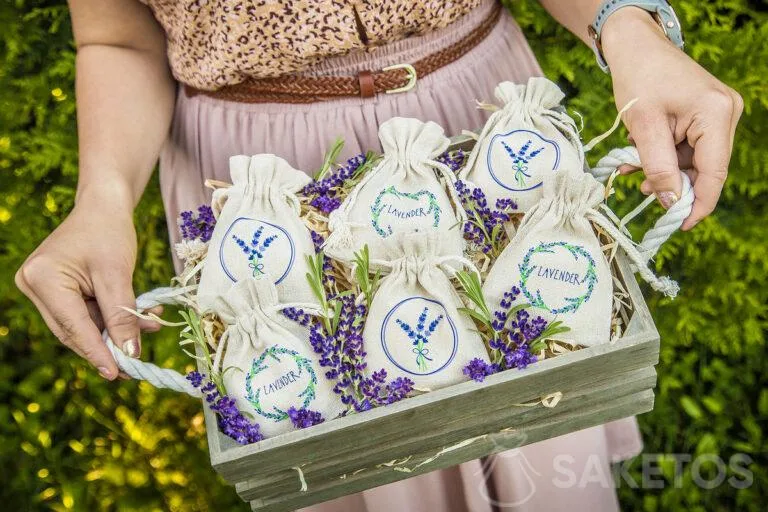 Sacchetti decorativi in lino con lavanda secca