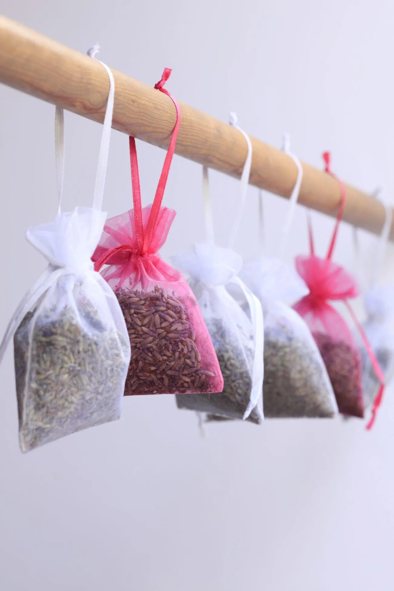 Sacchetti di organza con lavanda per il guardaroba o il guardaroba