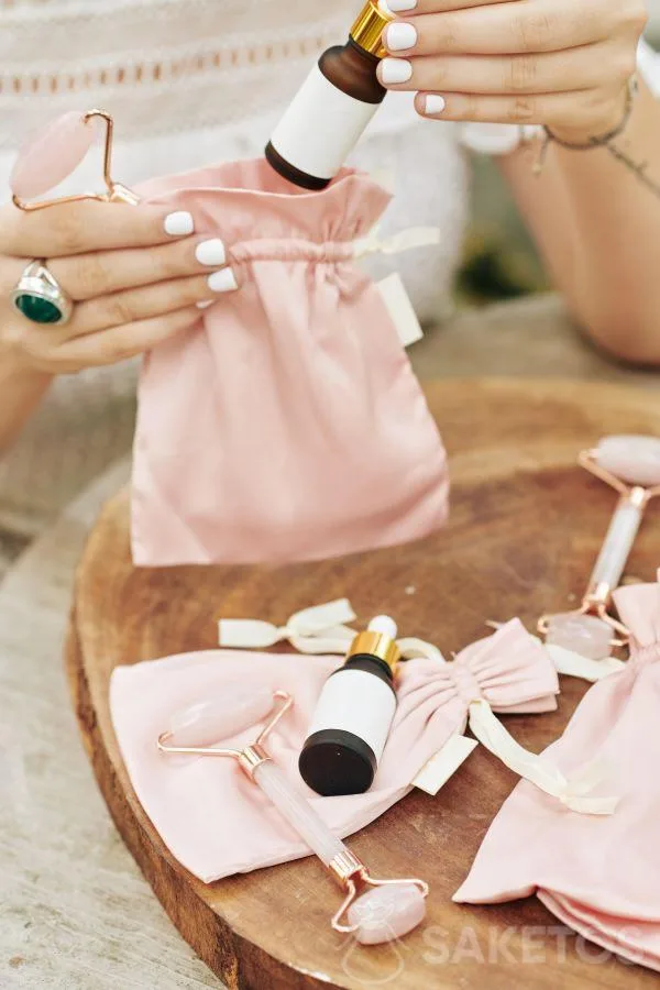I sacchetti in tessuto sono confezioni per cosmetici davvero eleganti
