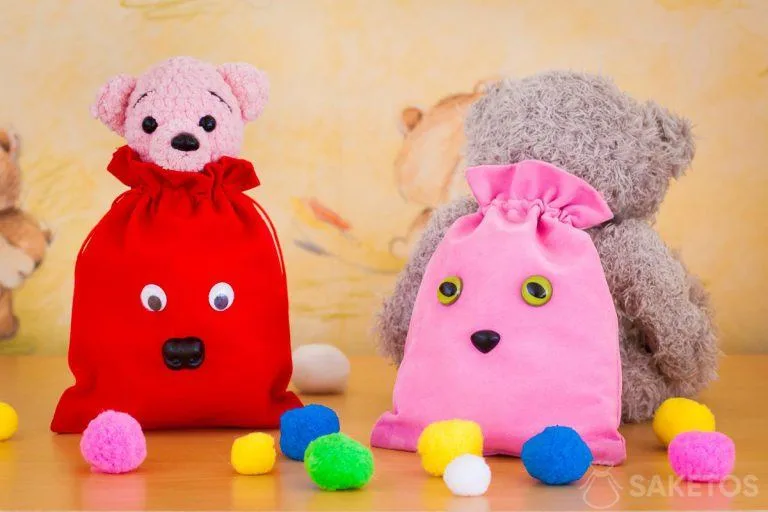 Regali per bambini in simpatici sacchetti di velluto